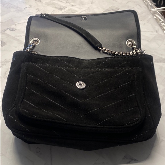 Black suede bag with nice silver chain strap - Picture 4 of 7